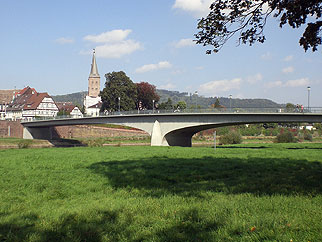 Urlaubsregion Weserbergland - Höxter Weserbrücke